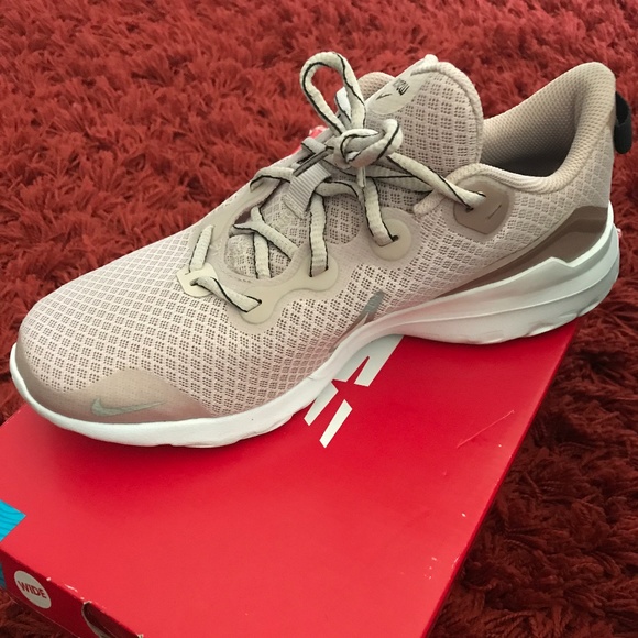 Nike - Picture 1 of 2